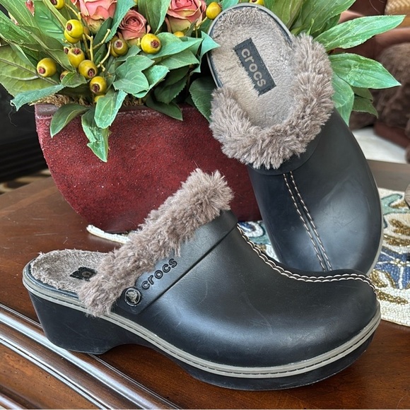 CROCS Cobbler Eva Clogs Black w/ Walnut Faux Fur Lining Slip On Casual Shoes - Picture 1 of 16